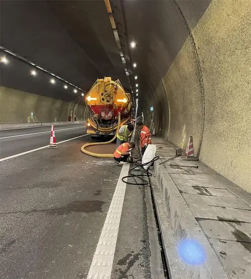 寿阳隧道排水渠清淤